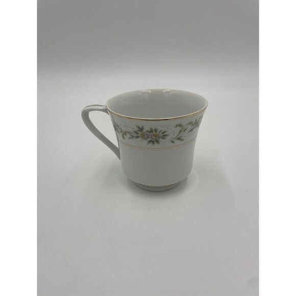 Vintage Delux Fine China Tea Cup - Picture 1 of 5